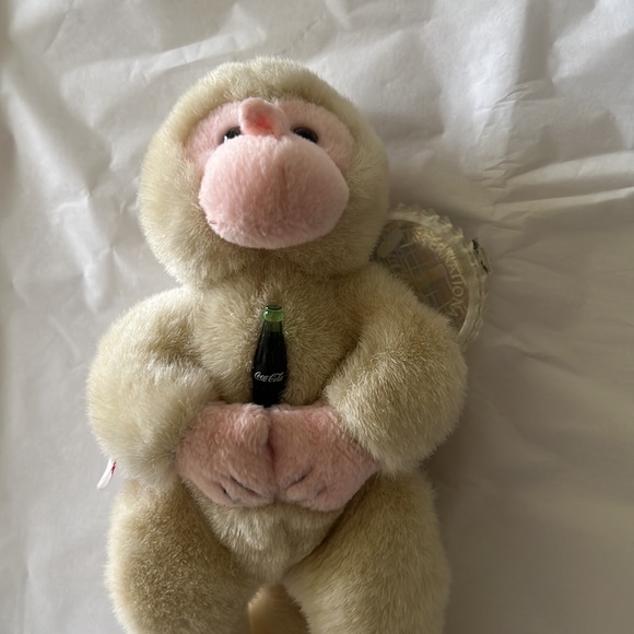Coca Cola international plush collectible - Picture 3 of 3